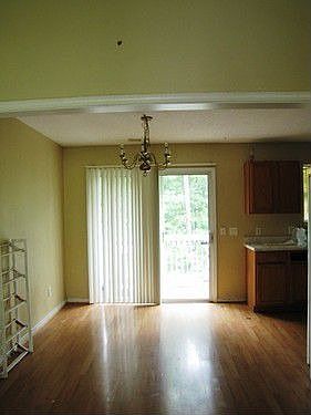 2nd image of 207 Hickory Glen Ln