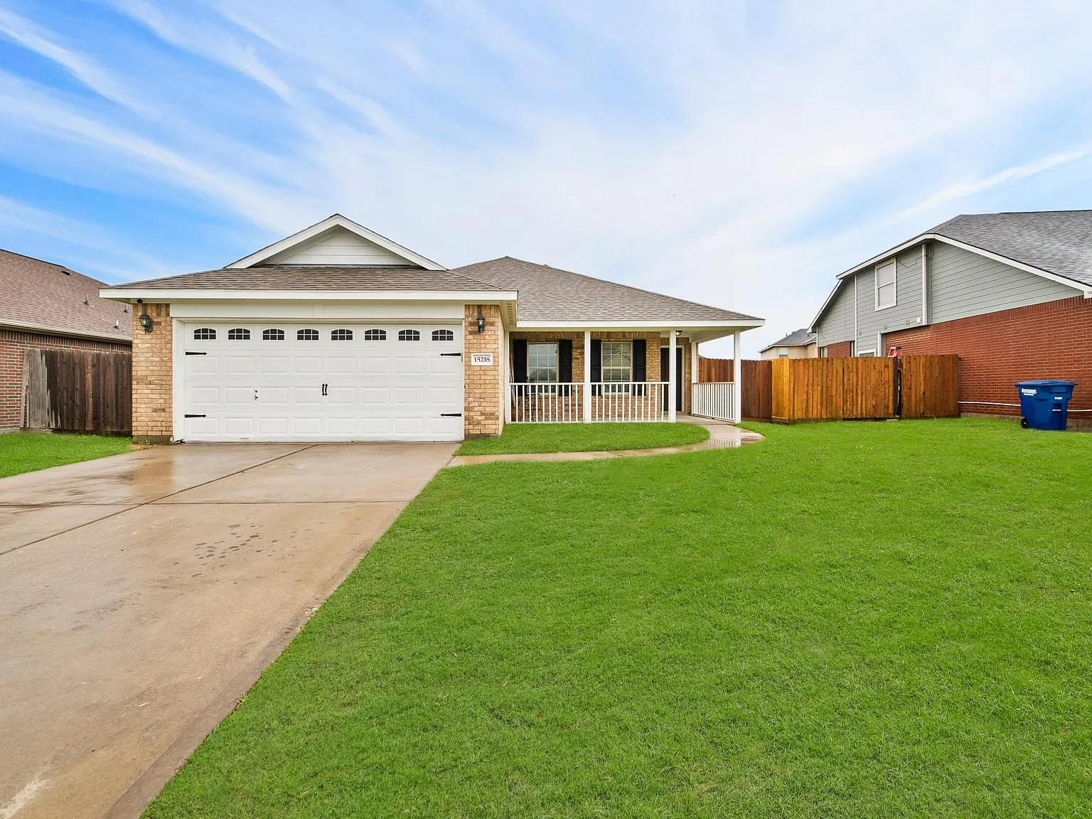 3 bed, 2.0 bath, 1598 sqft, $2,300 — Photo 2