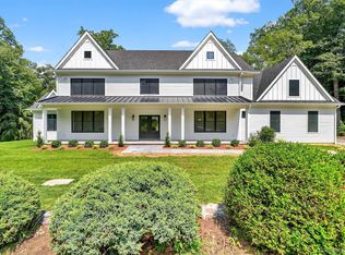 9 Flanders Ln, Cortlandt Manor, NY 10567