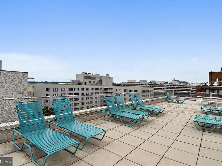 2401 Washington Cir NW #H-803 — Photo 32