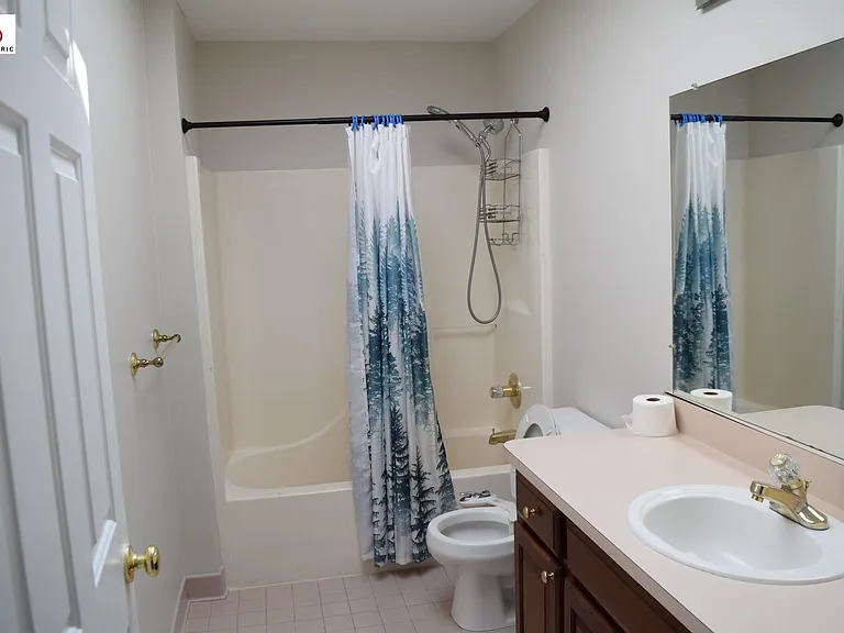 1566 Heron Cir — Photo 16