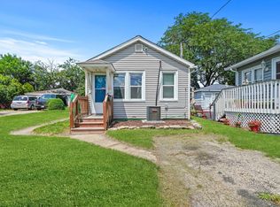 907 Oliver Ave, Aurora, IL 60506