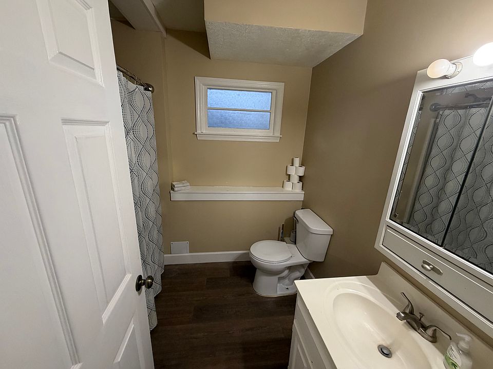 1st image of 823 Hawkins Dr #2