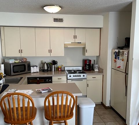 Kitchen with breakfast bar.