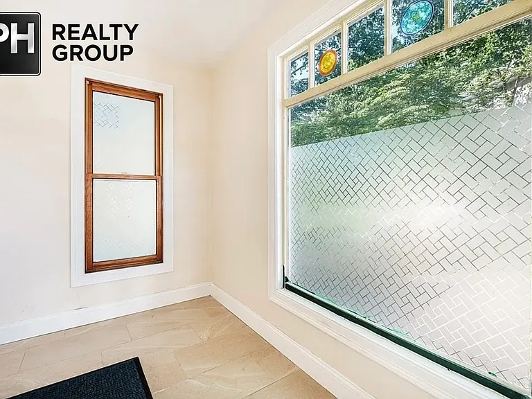 161 Walnut St #1 — Photo 14