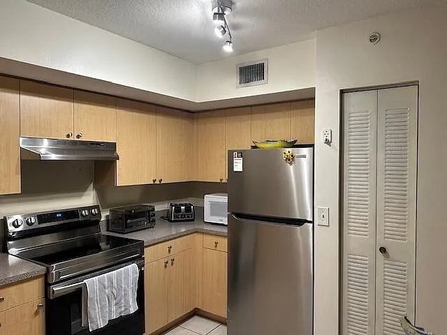 615 Villa Cir — Photo 31