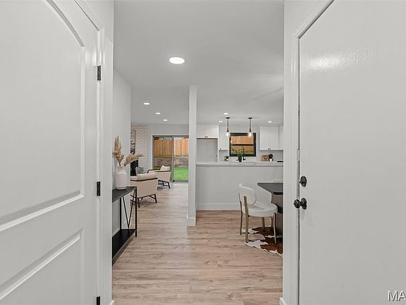 4th image of 555 Braebridge Rd
