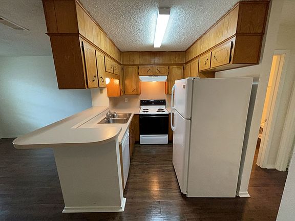 5th image of 1209 Wales Dr APT B