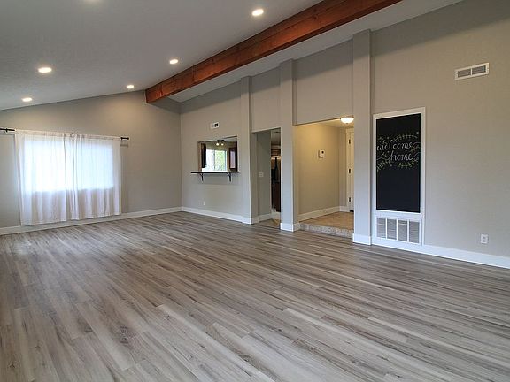 3rd image of 515 Meadows Dr S