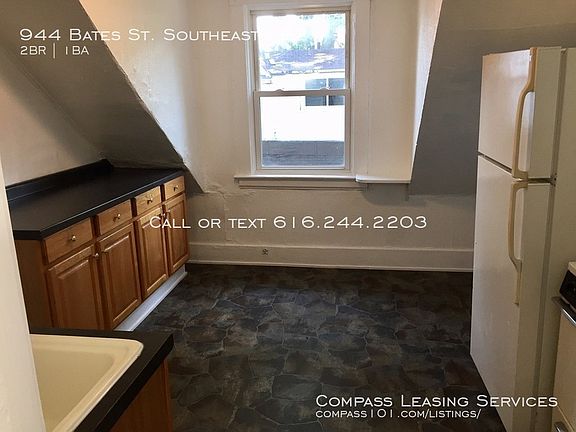 5th image of 944 Bates St SE #2