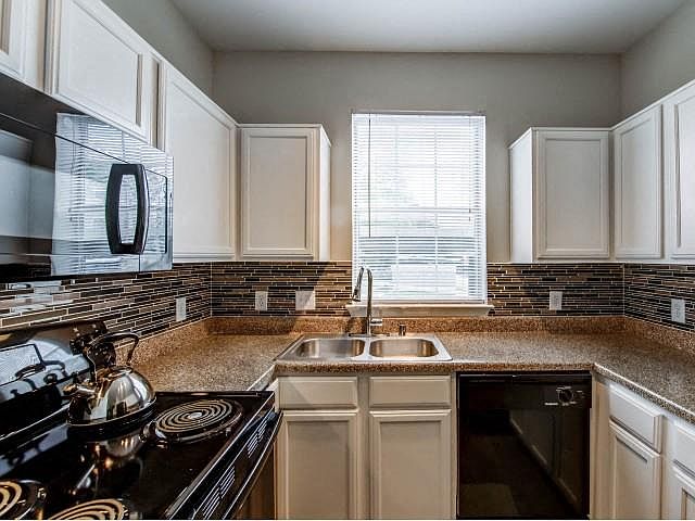 Kitchens With White Cabinets