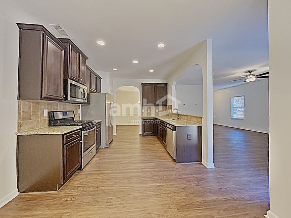 5th image of 3400 Gardenside Dr