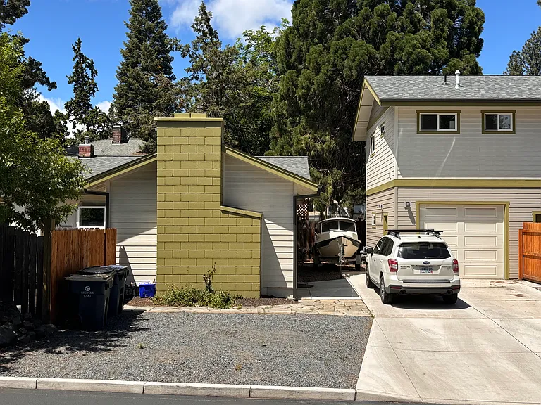 676 NE Franklin Ave — Photo 7