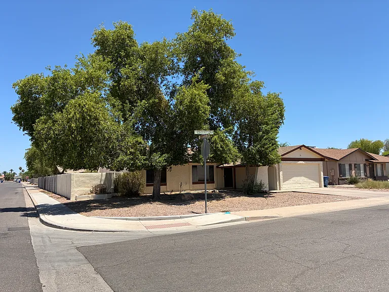 3672 W Oakland St — Photo 3