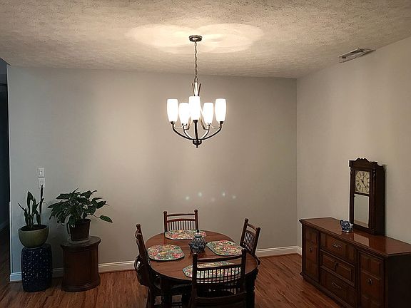 5th image of 103 Chateau Pl