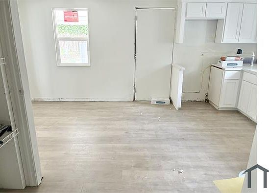 4th image of 1404 N Park St