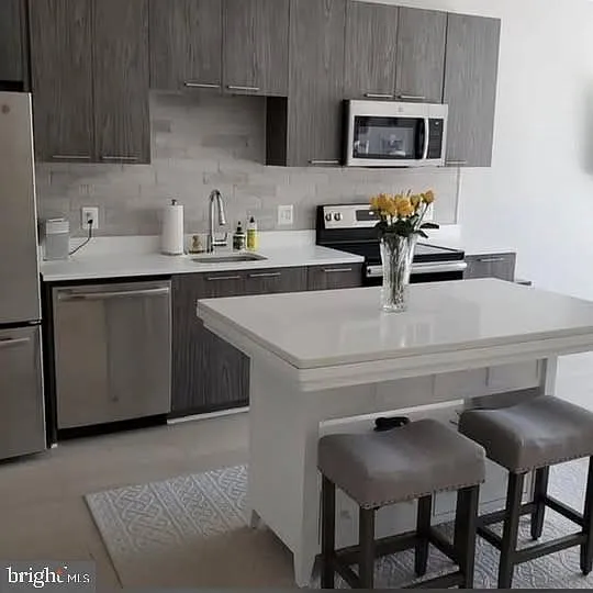 989 Buchanan St #211 — Photo 1