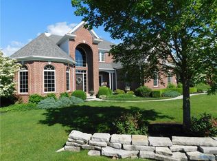 1160 Brookwoode Rd, Perrysburg, OH 43551