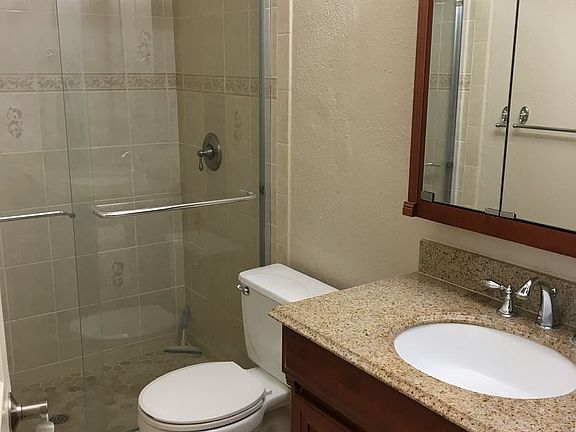 5th image of 2404 E Woodrow Ave