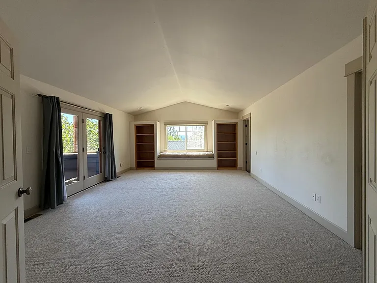 2407 2nd St — Photo 7