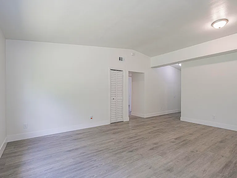 734 5th Pl SW — Photo 5