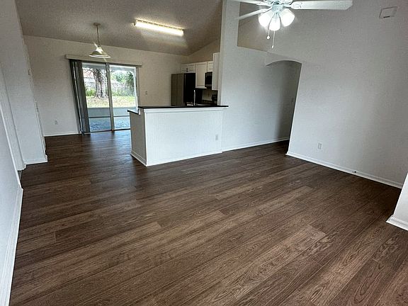 4th image of 2436 17th Ave SW