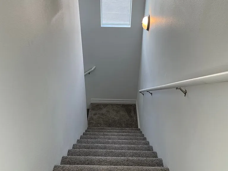 715 3rd Ave NE — Photo 4