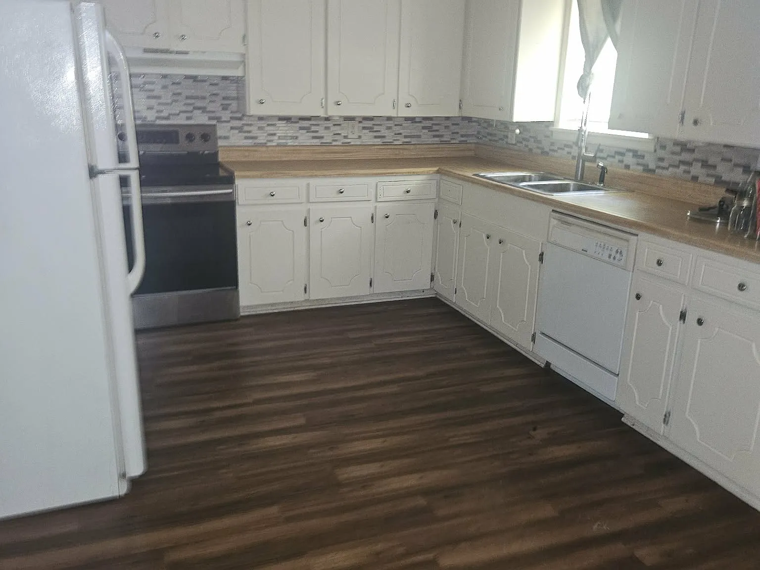 3 bed, 1.5 bath, 1447 sqft, $1,200 — Photo 4
