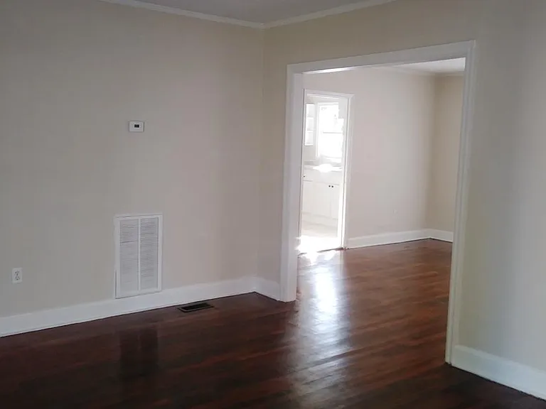 1924 Thomas Ln — Photo 5
