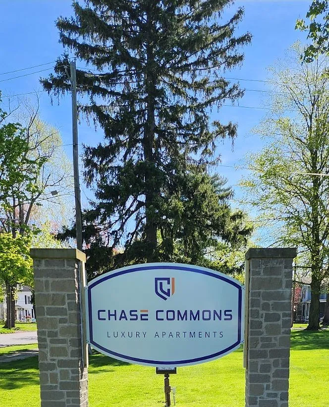 Chase Commons — Photo 1