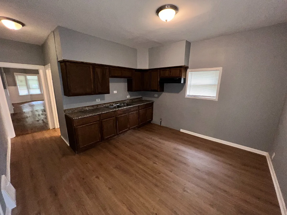 Building Photo - 8601 S Kingston Ave #MAIN HOUSE 1