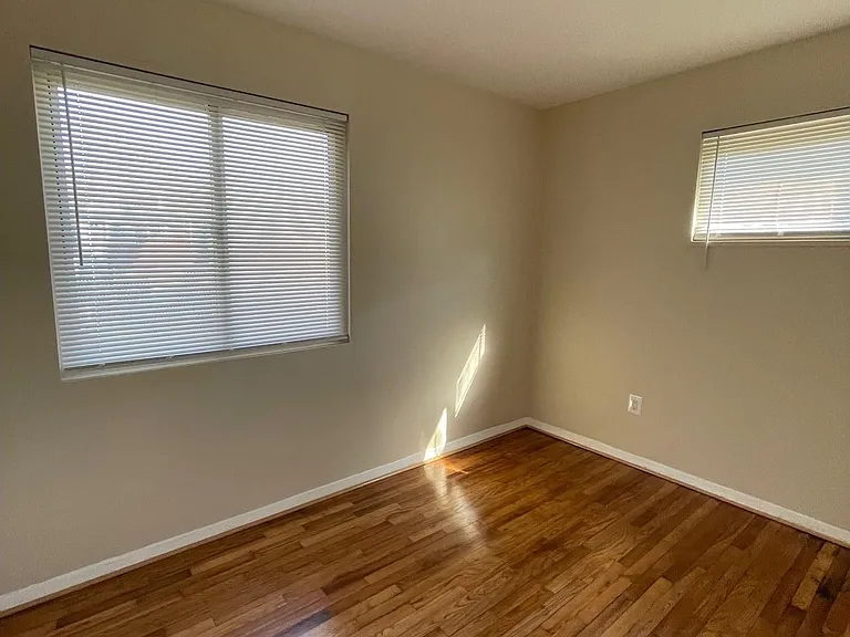 Ruatan Row, LLC — Photo 1