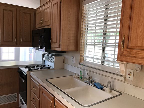 5th image of 26734 Peach St #95
