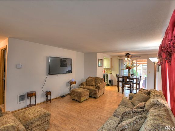 2nd image of 616 Malibu Dr SE