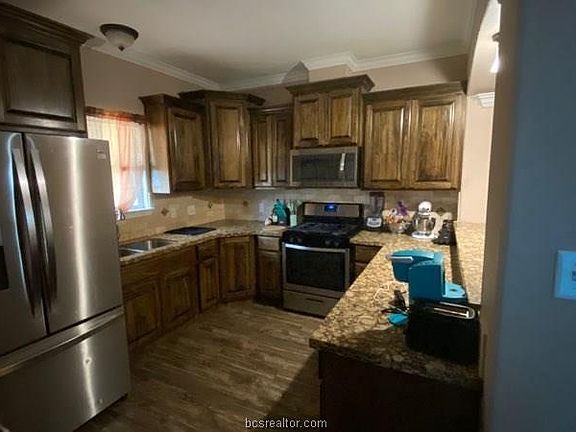 4th image of 510 W 15th St