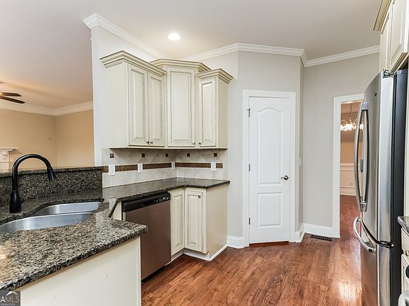 5th image of 1515 Royce Dr