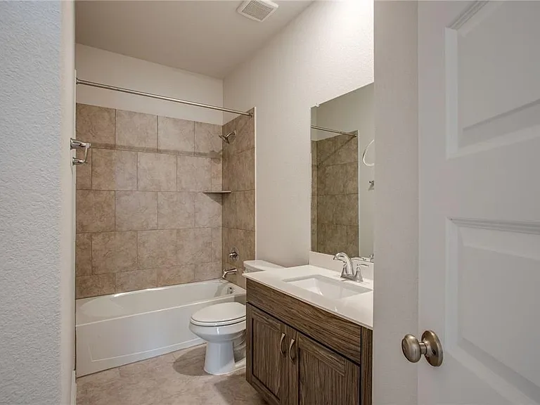 608 Saturnia Dr — Photo 20