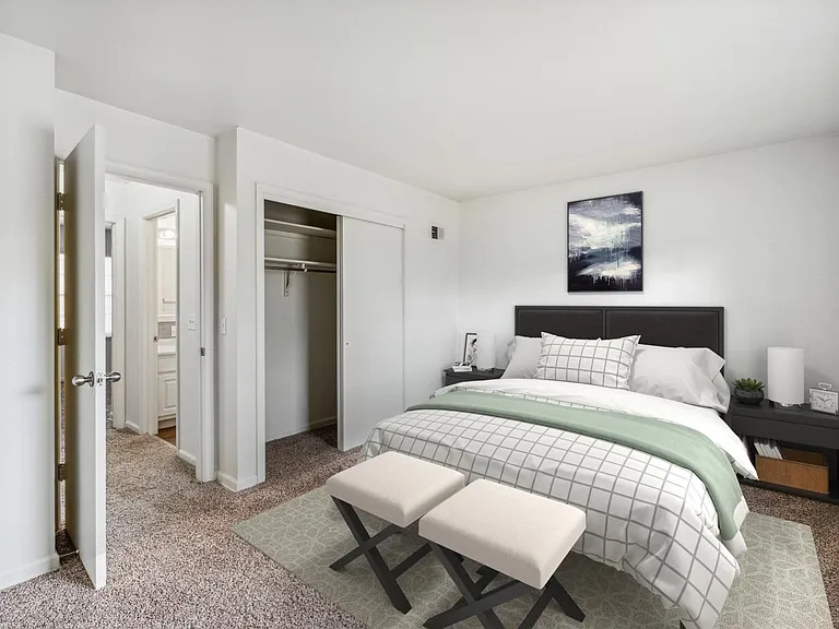 Jamestown Apartments & Townhomes — Photo 22