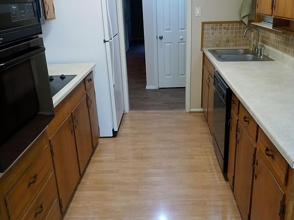 5th image of 7009 Meadowbrook Dr
