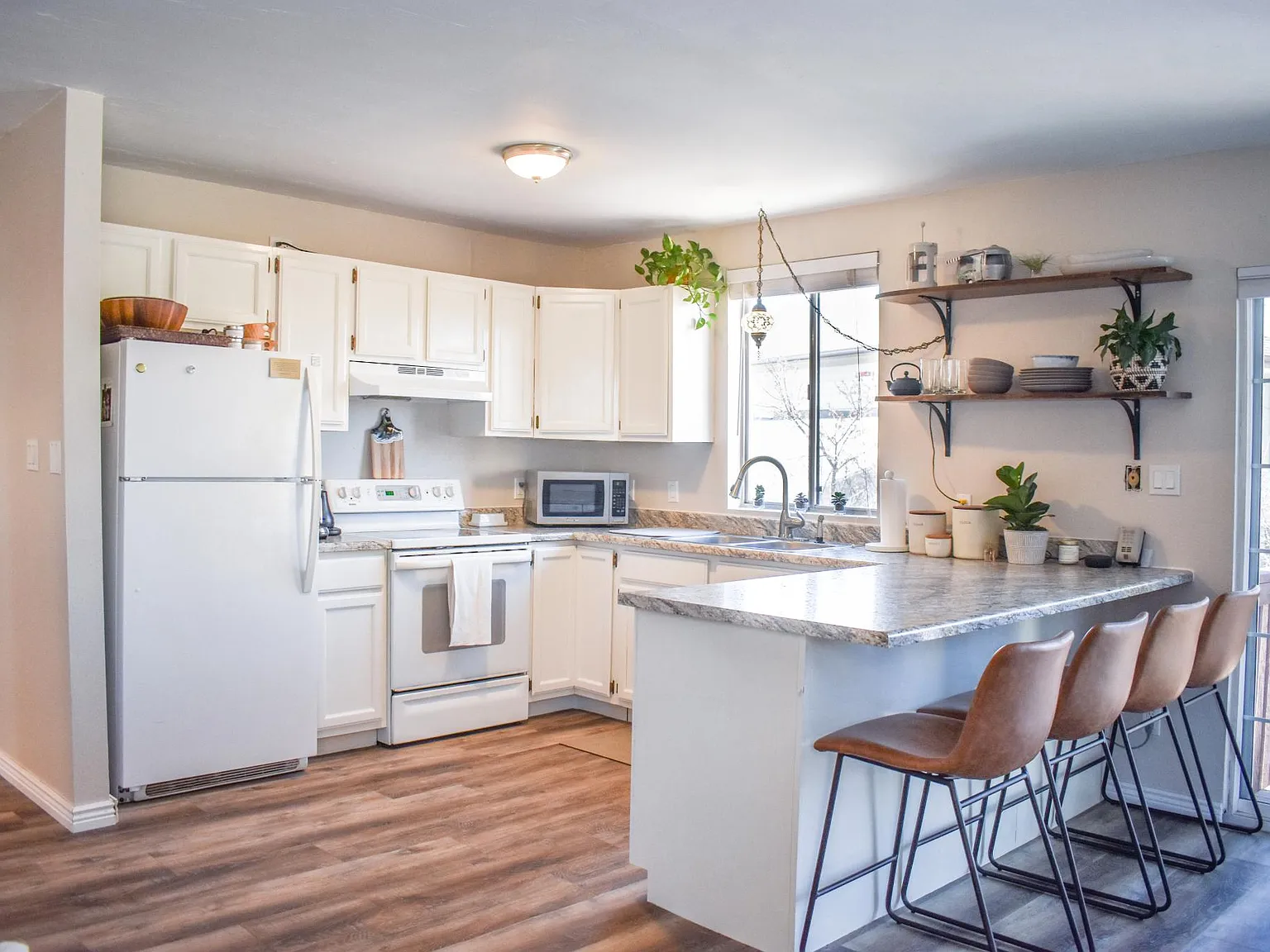 2 bed, 1032 sqft, $1,675 — Photo 4
