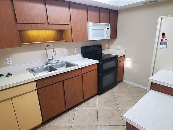 3rd image of 1346 Gilpin Ct APT A