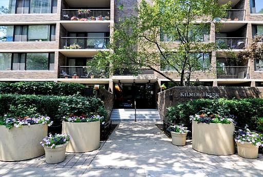 1st image of 1555 N Sandburg Ter APT 212
