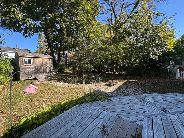 182 Margaret St — Photo 32