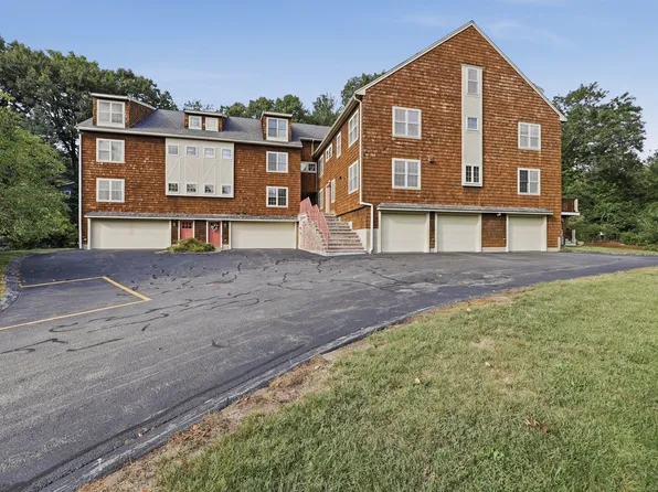 7 Stephen Lane Dr, Bedford, MA 01730