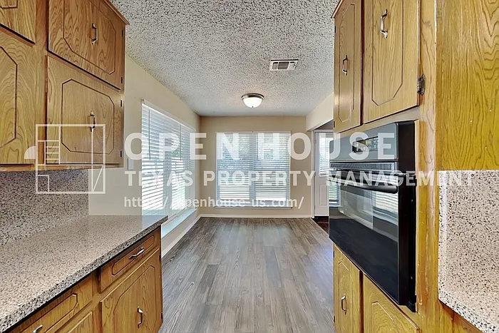 7465 Timberhill Dr — Photo 5