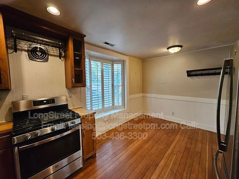 1734 SW Market St — Photo 4