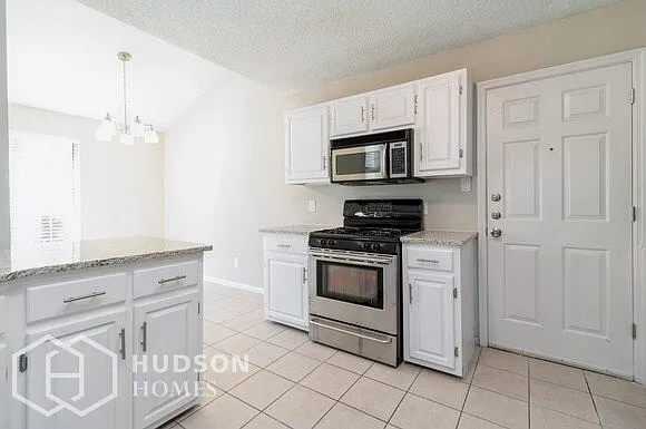 4 bed, 3.5 bath, 2372 sqft, $2,625 — Photo 4