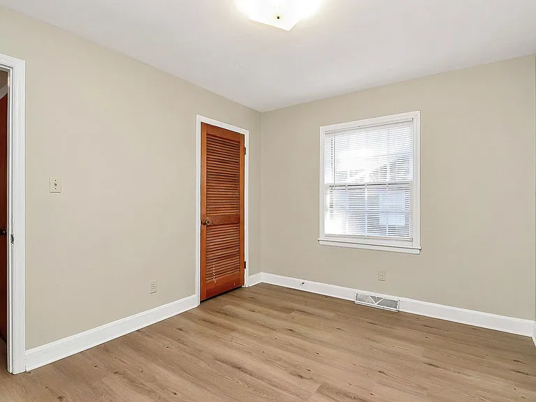 3728 Dresden Dr E — Photo 12