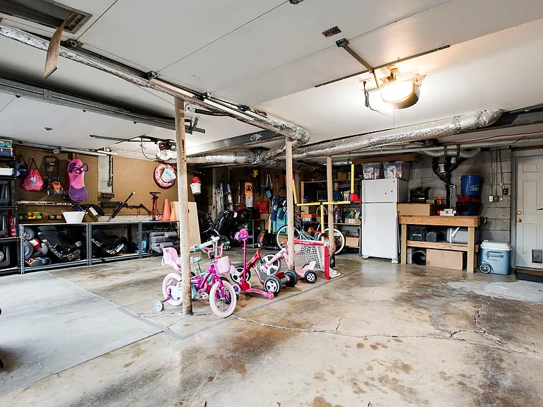 1745 Kingsbury Dr — Photo 45