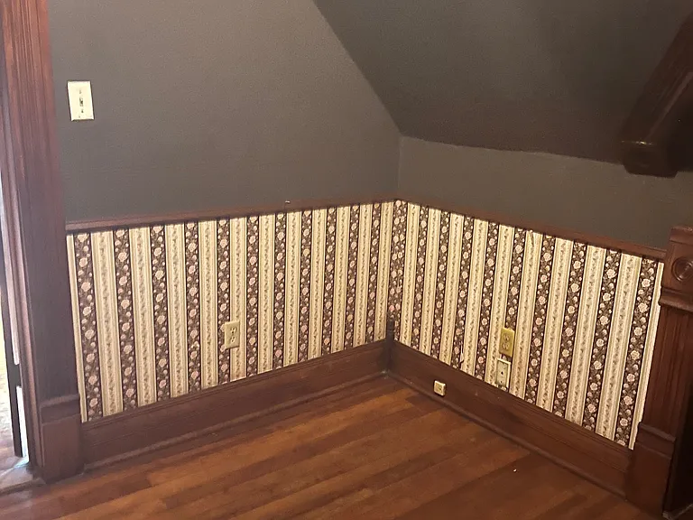 Upstairs Entrance Way Sitting Area